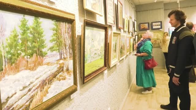 Художественная выставка ко Дню города Вязьмы открылась в выставочном зале смотреть онлайн