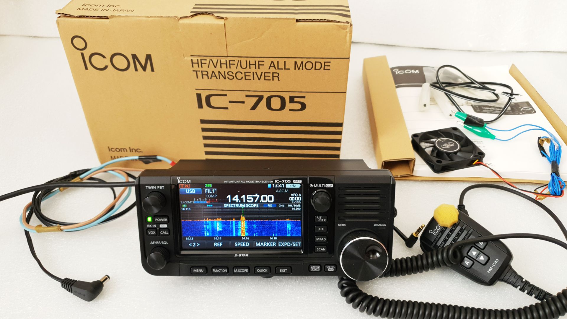 Демонстрация работы ICOM IC-705 смотреть онлайн