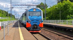 ЭП2К-503 Аврора проезжает станцию Сенеж