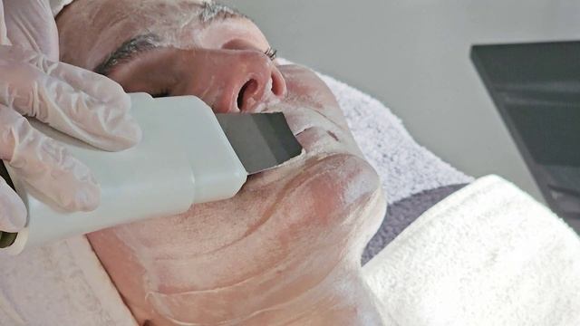 Аппаратная процедура MySKINEТIC®️ — чистка, безинъекционная биоревитализация и микро-фотостимуляция