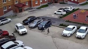 На Урале пьяный водитель разнес двор и едва не задавил детей.

В городе Аша Челябинской области 45-л