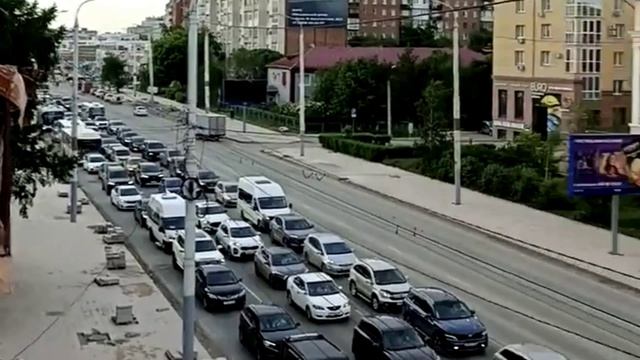 Завис светофор на улице Красный путь в Омске