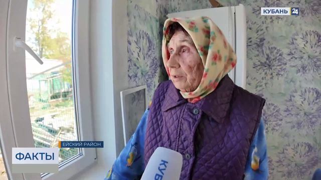 Смерч повалил бетонную опору линии электропередачи в Ейском районе