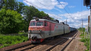 ВЛ10у-987 с грузом проезжает станцию Сенеж