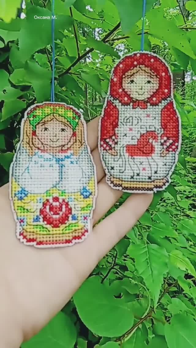 Мои две вышитые матрёшки в лесу