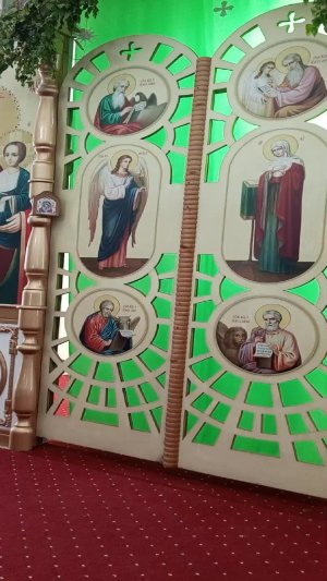 Божественная служба в храме Святой Троицы пятидесятница