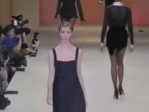 Показ женской коллекции Blumarine осень-зима 1994-1995. Часть 2.