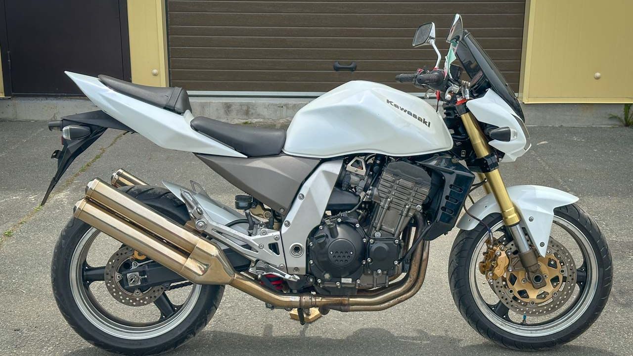 Kawasaki Z1000 - ZRT00A-028325