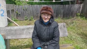 Тетя Валя плачет от радости