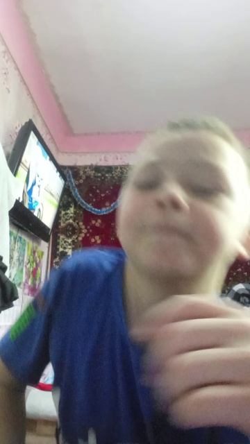 прыгаю на батуте🤪 смотреть онлайн