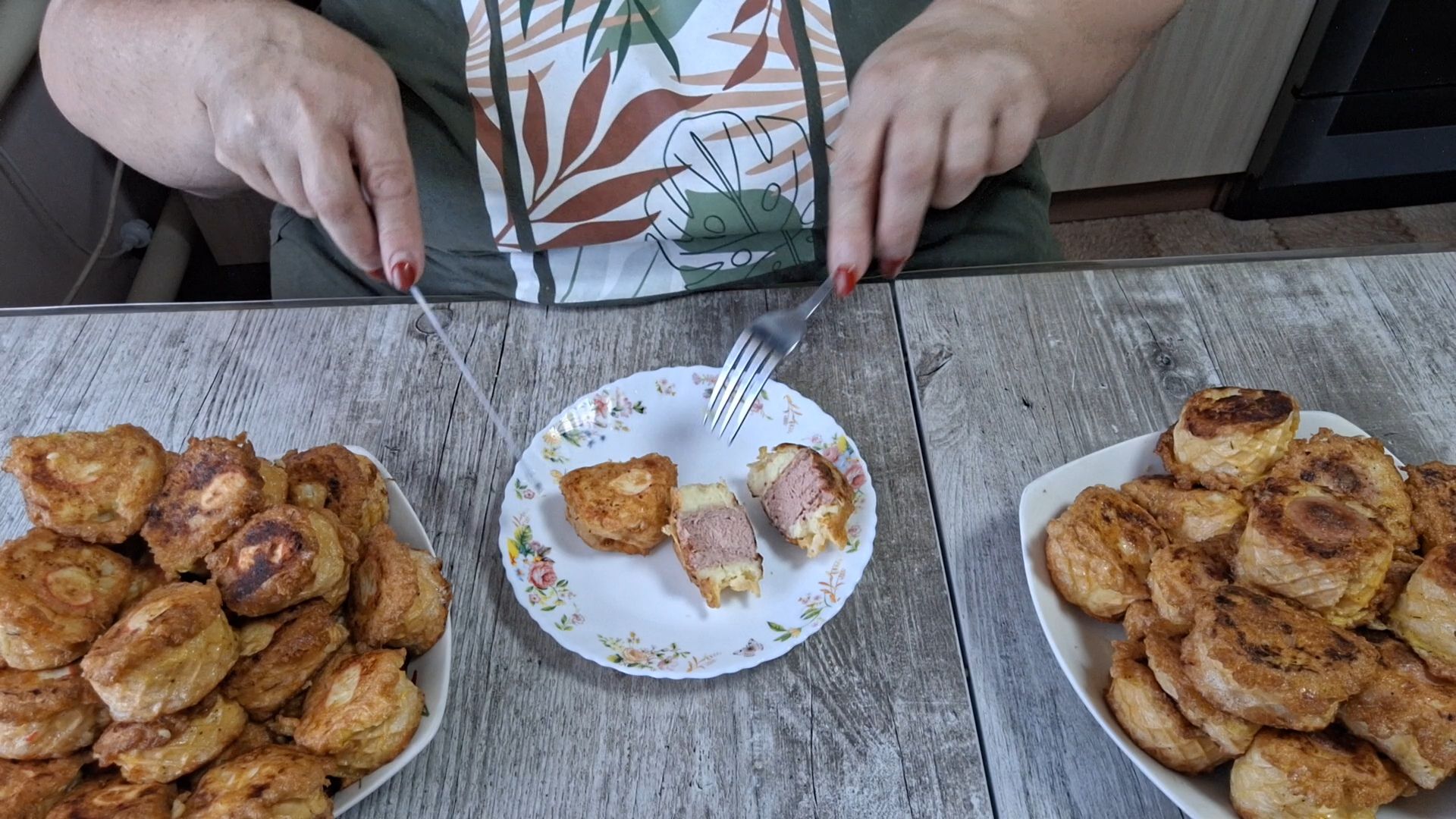 ВАФЕЛЬНЫЕ РУЛЕТИКИ С КАРТОФЕЛЕМ, С СОСИСКАМИ И КРАБОВЫМИ ПАЛОЧКАМИ. ВКУСНЕЙШИЙ ЗАВТРАК ИЛИ ПЕРЕКУС.