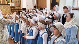 ВОСПИТАННИЦЫ ИВЕРСКОЙ ГИМНАЗИИ НА БОЖЕСТВЕННОЙ ЛИТУРГИИ: ПРЕСТОЛЬНЫЙ ПРАЗДНИК ХРАМА СВЯТОГО ДУХА
