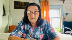 Ворона в павлиньих перьях обговаривает Елену Золото