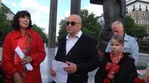 Цветы - Надежде Крупской