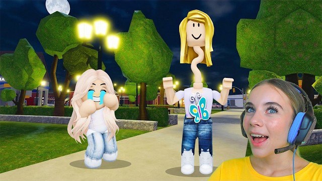 ДАША НЕ МОЖЕТ ПЕРЕСТАТЬ РАСТИ в ROBLOX! С АЛЁНОЙ смотреть онлайн