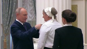 В Международный день защиты детей В. Путин вручил государственные награды многодетным родителям.