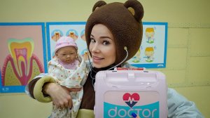 Играем в доктора с Медведем в городе профессий Кидбург