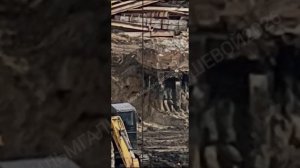 Срочно. Уничтожают откопанную историю. В Сокольниках.
 Тоннель, колонны, стены под глинозасыпом.