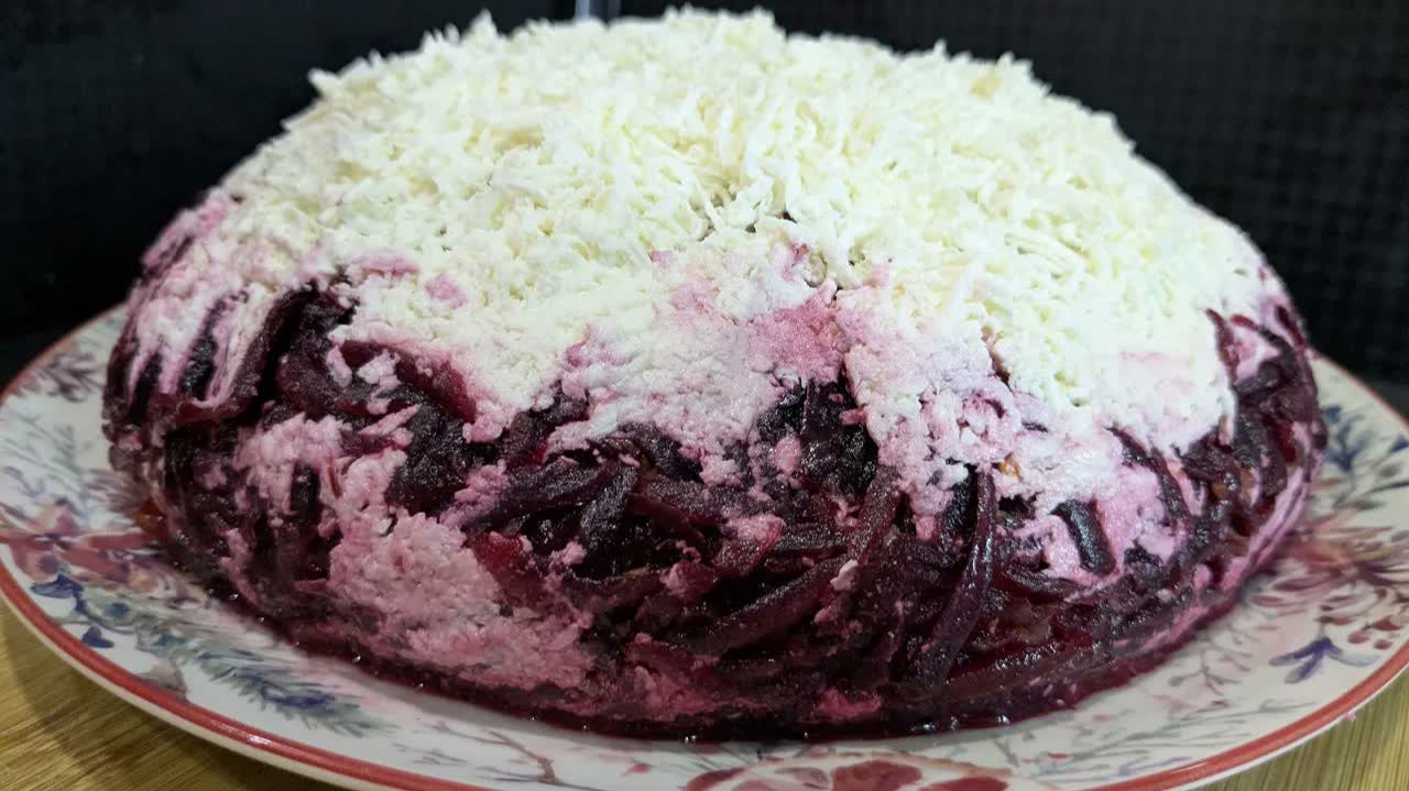 Такой салат съедят за минуту, очень вкусный и простой в приготовлении! Салат Объедение!