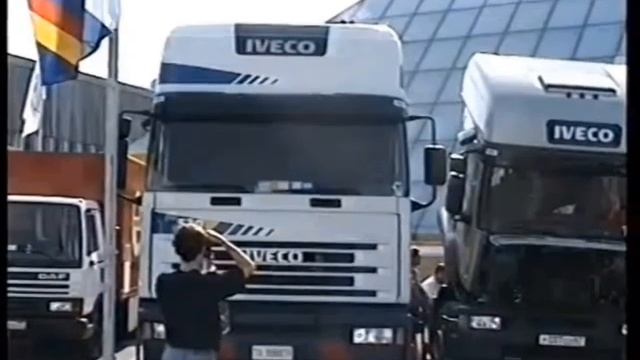 Кадры московского автосалона на Красной Пресне. 1995 год