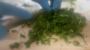 Замораживаю зелень, приехали на дачку.