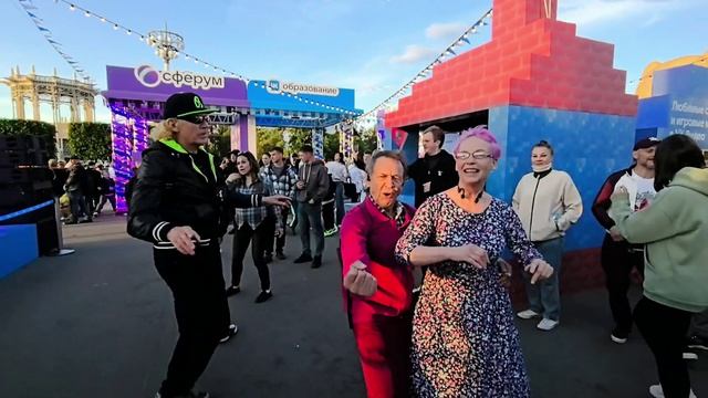 Москва. ВДНХ. 1 июня 2026. смотреть онлайн