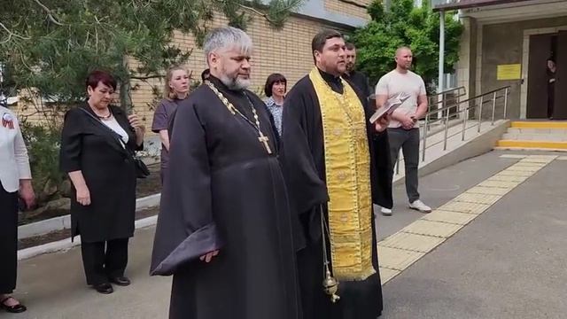 Лития по убиенному воину Владимиру Чугайнову, герою СВО, на открытии мемориальной доски