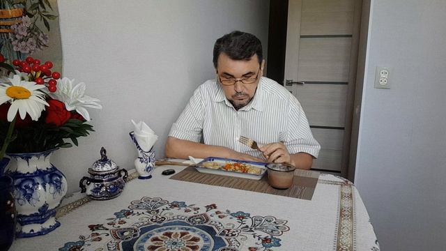 Мукбанг. Чуть что и сразу подозрительное шевеление...в желудке! 02.06.2026 смотреть онлайн