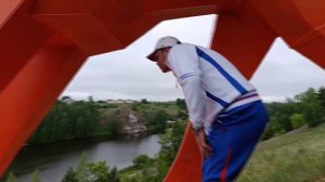 Общественники привели в порядок скульптуру знаменитого оранжевого Лося.