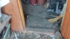 Светлана и Антон убирают в бытовке у д.Матвея.