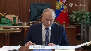 В День защиты детей В. Путин провёл в Кремле рабочую встречу 
с Уполномоченным при Президенте РФ
