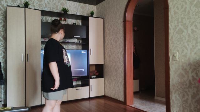Ева учит меня танцевать 💃 😁