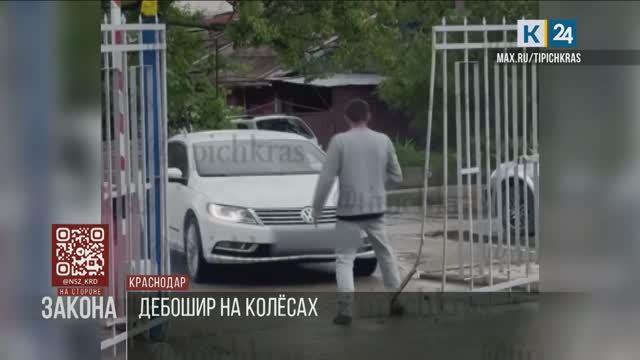 В Краснодаре мужчина на иномарке протаранил ворота склада и подрался с курьерами