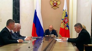 Владимир Путин провел совещание по расследованию теракта ВСУ в Старобельске.
