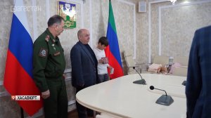 В Хасавюрте семье погибшего участника СВО передали Орден Мужества