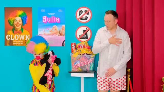 Как тайком пронести конфеты в кинотеатр _ Barada Challenge смешные ситуации смотреть онлайн