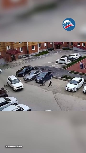 Уральский кошмар: пьяный водитель едва не стал убийцей детей во дворе