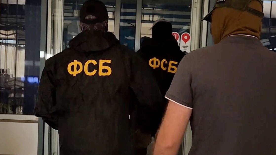 ФСБ: иностранные спецслужбы пытались внедрить вирусы в смартфоны чиновников