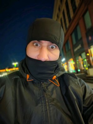 Развожу пирожки по ночному Питеру))
