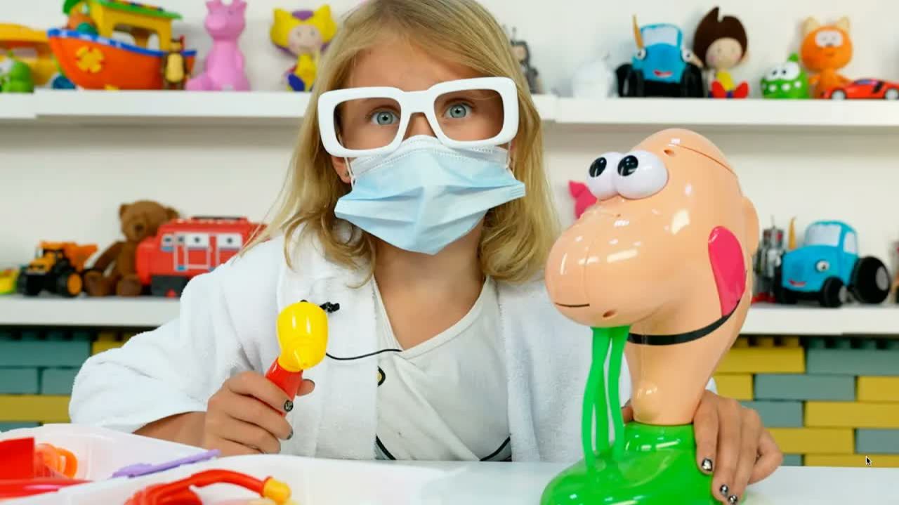 Маленькая Вера влог ! Играем в доктора ! Игры занятия для детей малышей смотреть онлайн