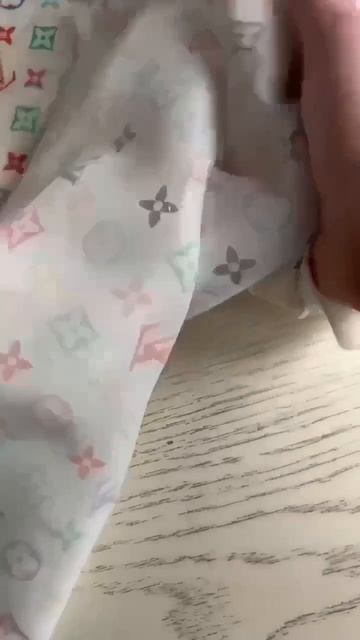 Роскошный и очень нежный натуральный атласный шёлк с эластаном от L. Vuitton смотреть онлайн
