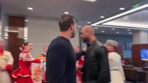 В Россию прилетел Эндрю Тейт — бывший кикбоксёр и самый известный в мире блогер-женоненавистник