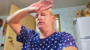 ЧТО С ПОРОСЕНКОМ,УСТАЛА ПРОДАЮ ЕЁ,СТОЛ НА ЛЕТНЮЮ КУХНЮ