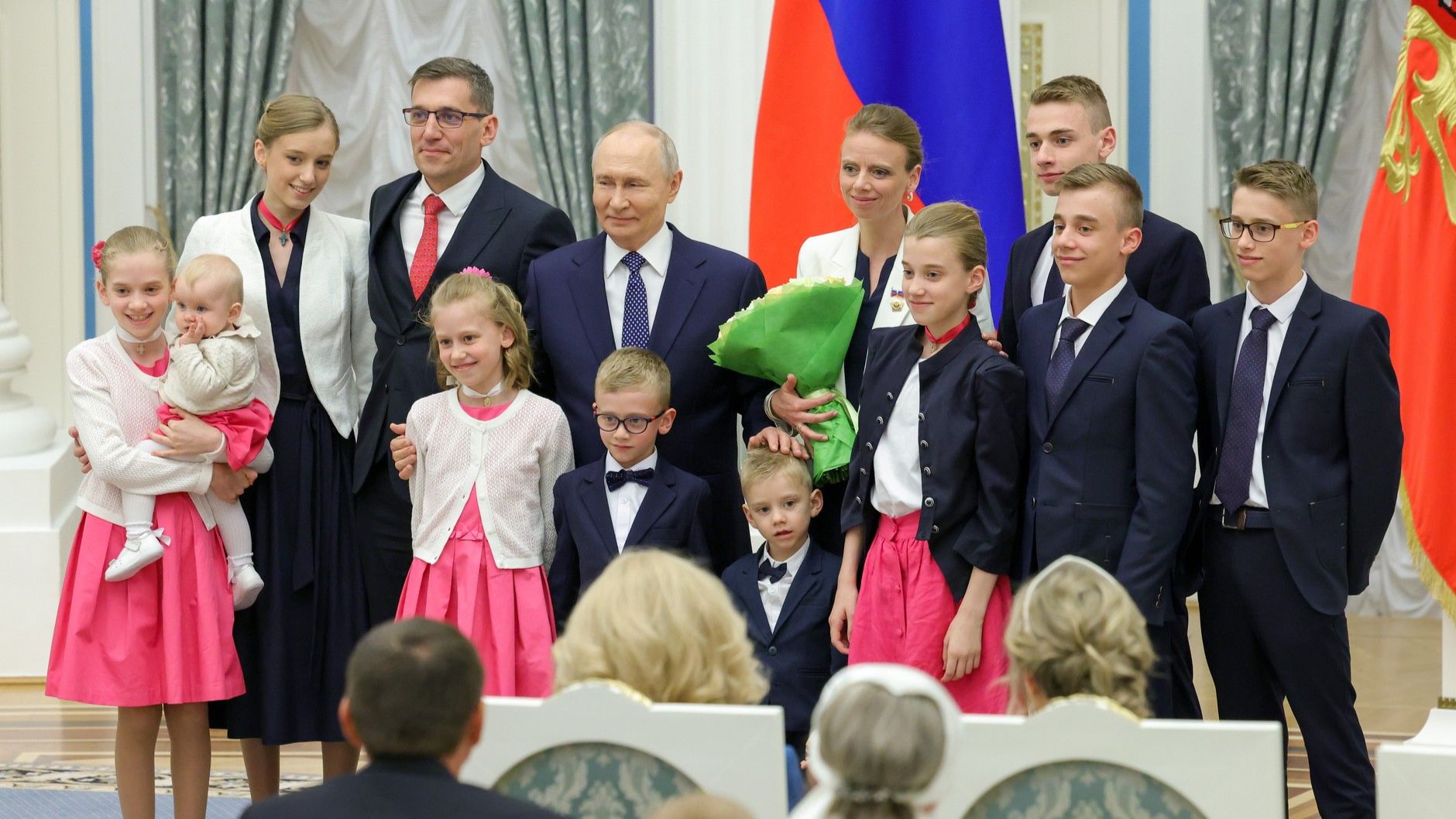 Владимир Путин вручил ордена «Мать-героиня» и «Родительская слава», Кремль, 1 июня 2026 года