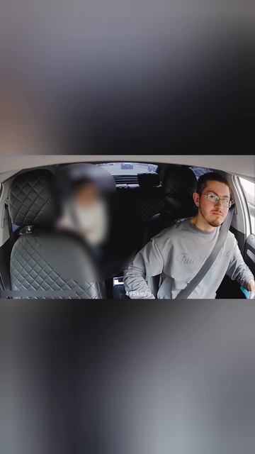 Ну я не пристегиваюсь никогда на заднем сиденье, я накидываю просто для мус%ров чисто...