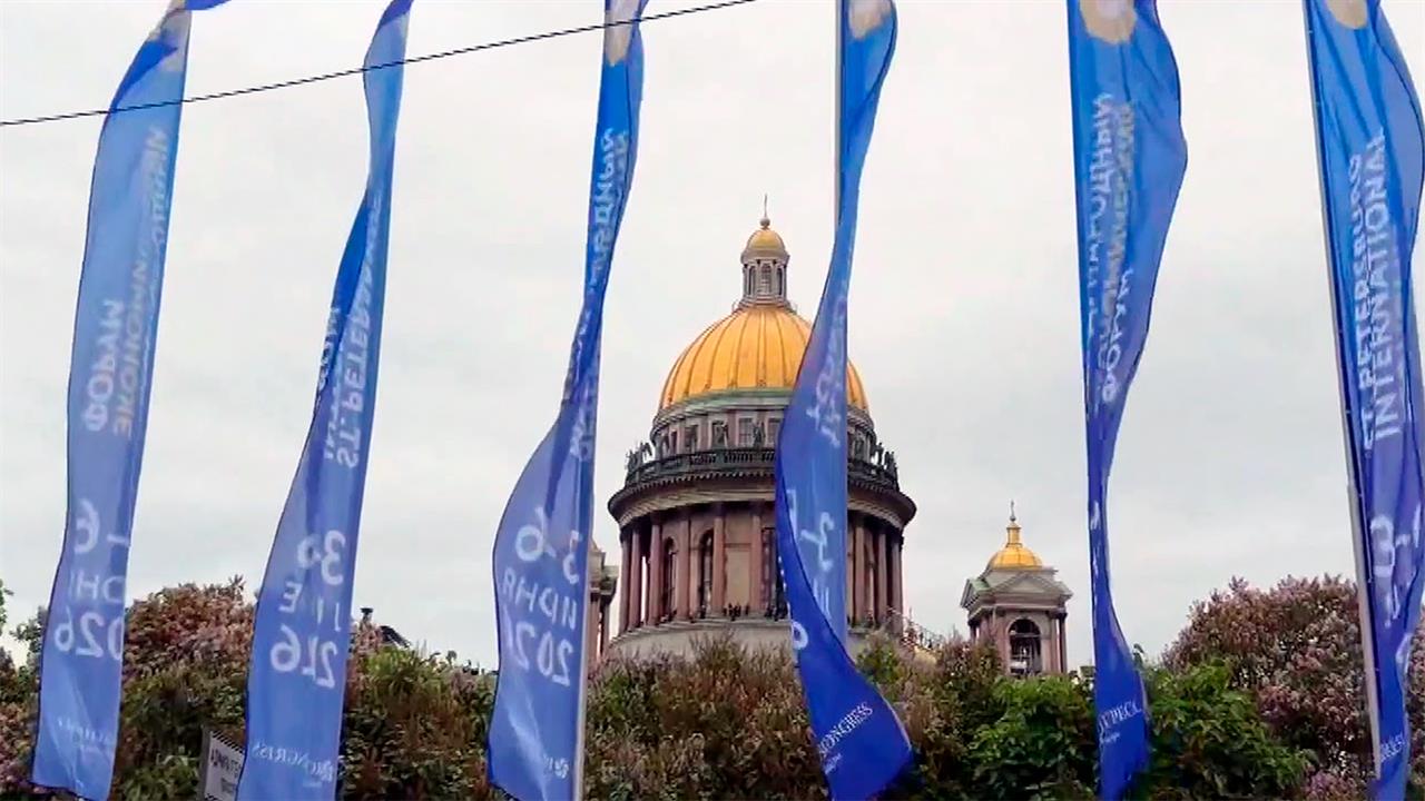 В Петербурге идут последние приготовления к Международному экономическому форуму.