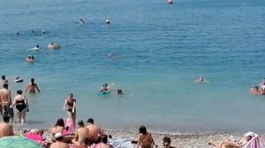 Ольгинка Туапсе. Пляж не вмещает отдыхающих. Жара, море и отдых.