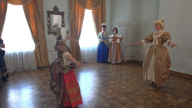 BAROQUE DANCE Entrée De Deux Femme Dancee Par M-lle Prouost Et M-lle Guiot Au Festevenitienne