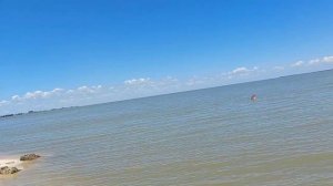 Начало курортного сезона в Ейске. Первые отдыхающие на лимане