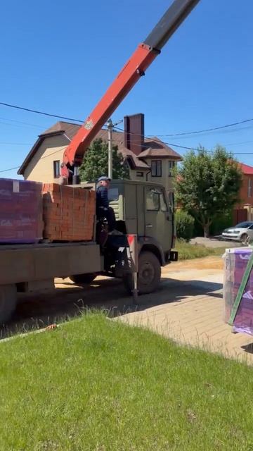Приемка материала на объекте 🧱 а после силовые тренировки для нашей команды строителей 💪